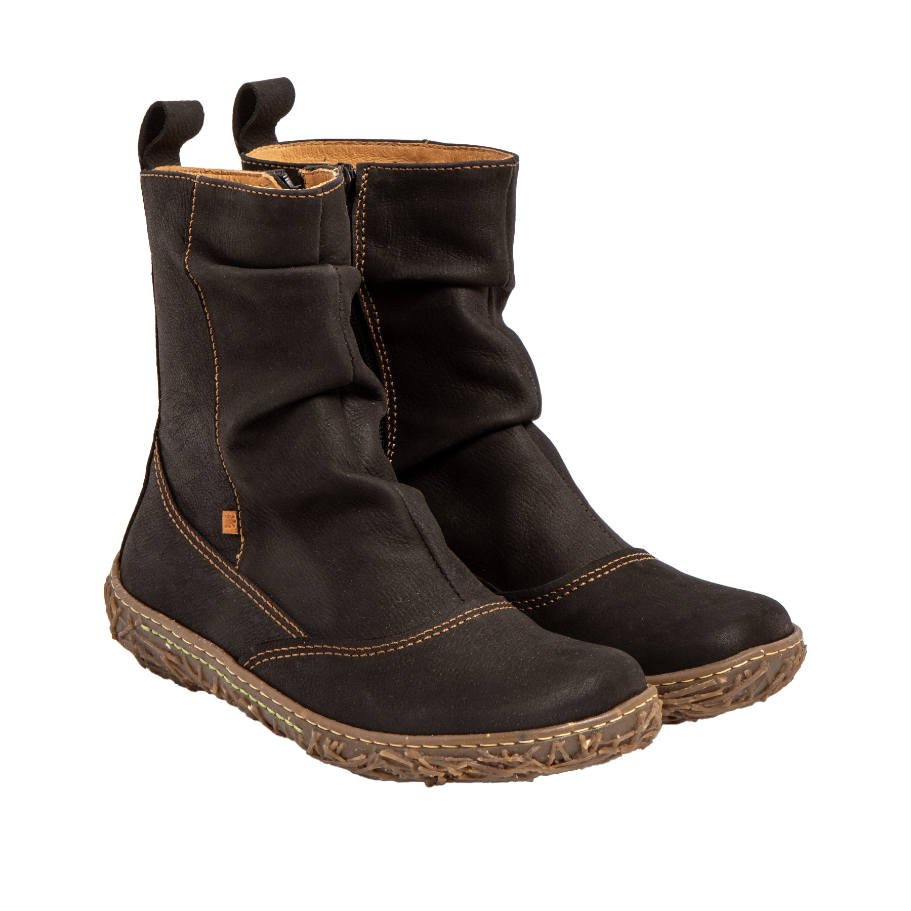 Black leather winter boot with detail