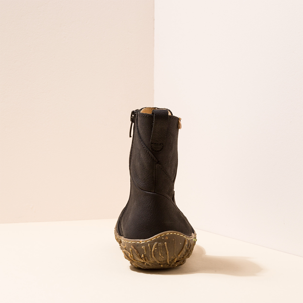 Back of women's black ankle boots in leather from El Natrualista Nido N5450